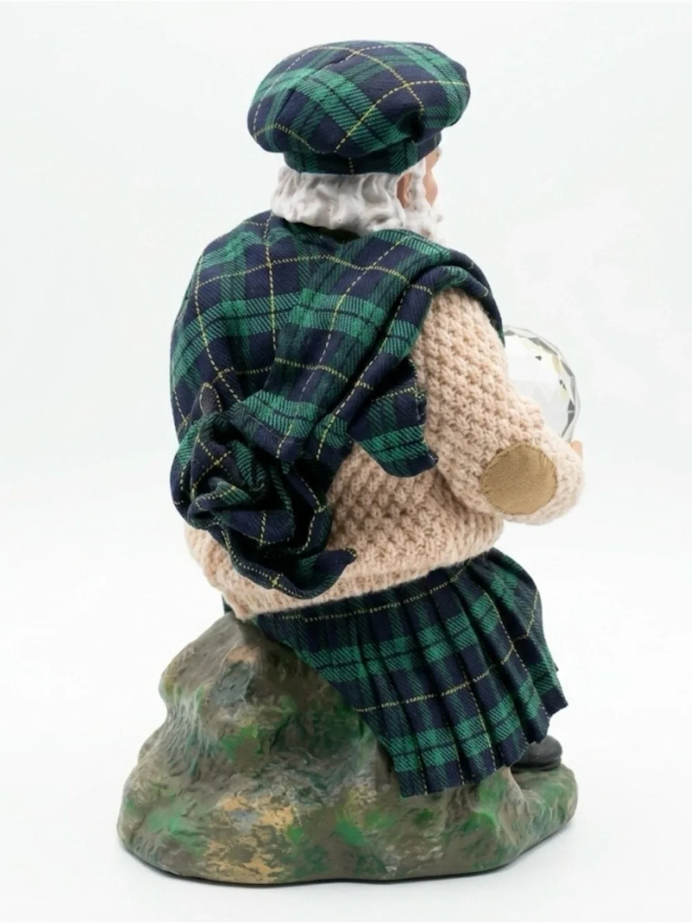 Possible Dreams Clothtique Scottish Santa Lighted Crystal Ball Figurine 2001